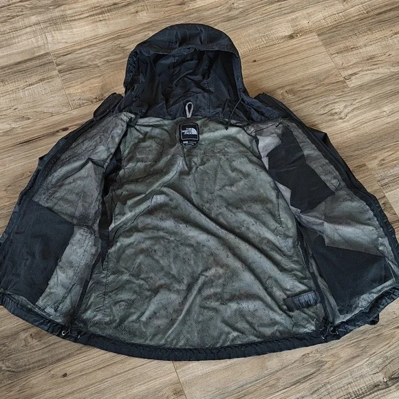 EUC TNF Rain Jacket - Picture 4 of 11